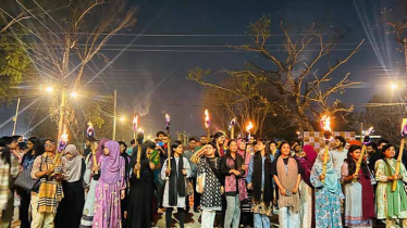 খুলনা বিশ্ববিদ্যালয়ে মশাল মিছিল: জননিরাপত্তা ইস্যুতে শিক্ষার্থীদের সোচ্চার অবস্থান