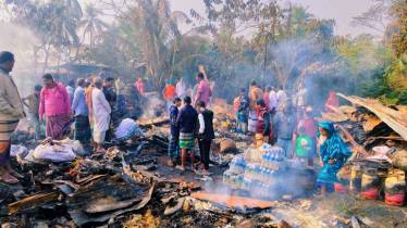 হাতিয়ায় ১৪টি দোকান পুড়ে ছাঁই, কোটি টাকার ক্ষতি 