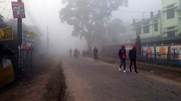 হিমেল বাতাসে দিনাজপুরে জনজীবন বিপর্যস্ত, তাপমাত্রা হ্রাস পাওয়ার আশঙ্কা