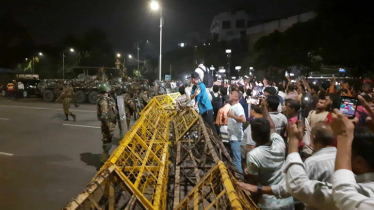 বঙ্গভবনের নিরাপত্তা ব্যারিকেড ভাঙার চেষ্টা, আইনশৃঙ্খলা বাহিনীর ধাওয়া