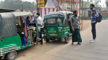 বকশীগঞ্জে তিন দিন ধরে বন্ধ সিএনজি চলাচল, দুর্ভোগে যাত্রীরা