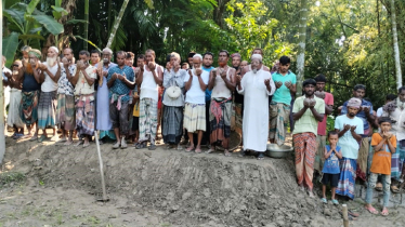 ফুলবাড়ীতে স্বেচ্ছাশ্রমে কবরস্থানের মাটিভরাটের কাজ শুরু 