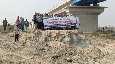 পদ্মা সেতুর রেল সংযোগ প্রকল্পে অবৈধ মাটি কাটা বন্ধের দাবিতে কৃষক ও গ্রামবাসীর বিক্ষোভ