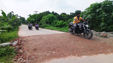 সিংগাইরে সরকারি রাস্তা নষ্ট করে পাইপ লাইন স্থাপন