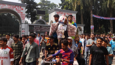 ইবি শিক্ষক হাফিজের কুশপুত্তলিকা দাহ, অপসারণ দাবি শিক্ষার্থীদের