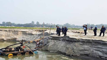 অবৈধভাবে বালু উত্তোলন, ৩ লাখ টাকা জরিমানা, ড্রেজার ধ্বংস