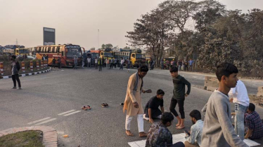 বৈষম্যবিরোধী ছাত্র আন্দোলনের নতুন কমিটি বাতিলের দাবিতে সড়ক অবরোধ