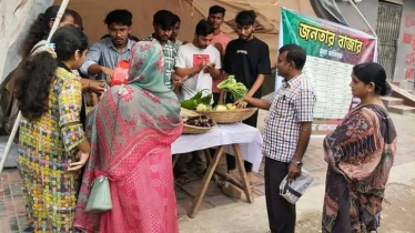 সাশ্রয়ী মূল্যে সবজি কিনতে জনতার বাজারে ক্রেতাদের উপচেপড়া ভিড়