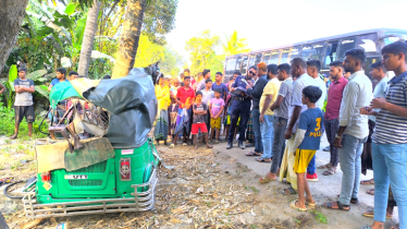 শাহজাদপুরে ড্রাম ট্রাক-সিএনজি মুখোমুখি সংঘর্ষে নিহত ২