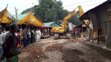 মুন্সিগঞ্জের গজারিয়ায় বিভিন্ন অবৈধ স্থাপনা উচ্ছেদ