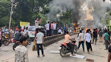 শিক্ষার্থীকে মারধরের অভিযোগে টোলপ্লাজায় ভাংচুর ও অগ্নিসংযোগ