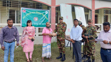 হাজীগঞ্জে বন্যার্তদের মাঝে সেনাবাহিনীর গৃহ নির্মাণ সামগ্রী প্রদান