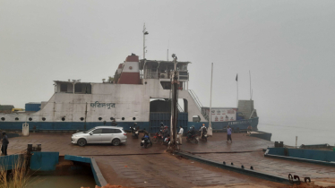 দৌলতদিয়া-পাটুরিয়া নৌরুটে আড়াইঘন্টা পর ফেরি চলাচল শুরু