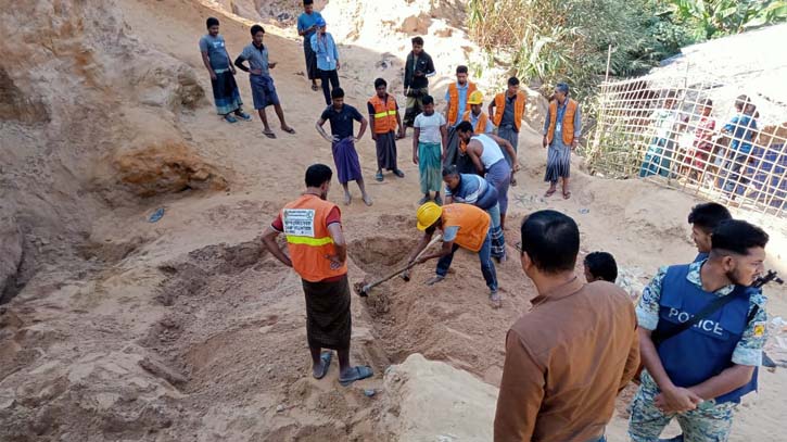 উখিয়ার রোহিঙ্গা ক্যাম্পে পাহাড় ধসে শিশু নিহত