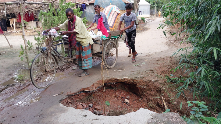 ২ কোটি টাকার সড়ক ভেঙে খালে বিলীন