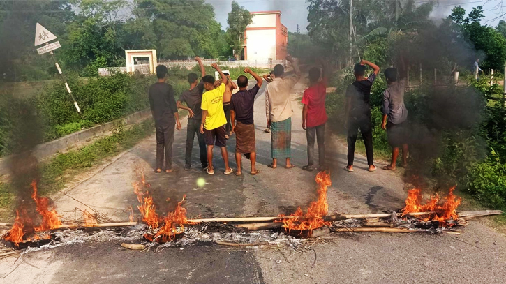 খাগড়াছড়ি ও রাঙামাটিতে ইউপিডিএফের আধাবেলা সড়ক অবরোধ