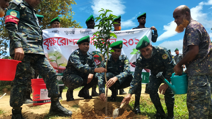 রুমায় চার আনসার ব্যাটালিয়নের বৃক্ষরোপণ উদ্বোধন