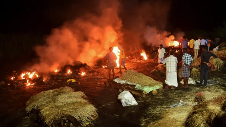 ভারতের তামিলনাড়ুতে বিষাক্ত মদপানে ৫৬ জনের মৃত্যু