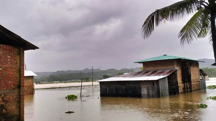 কক্সবাজার থেকে নেমে যাচ্ছে বন্যার পানি, তিনজনের মৃত্যু