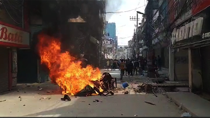 টাঙ্গাইল জেলা আওয়ামী লীগ কার্যালয়ে হামলা, ভাংচুর ও অগ্নিসংযোগের অভিযোগ