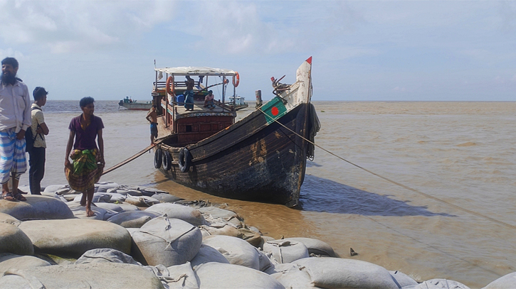 হাতিয়ায় ট্রলার ও স্পীডবোটের ভাড়ায় চলছে চাঁদা আদায়