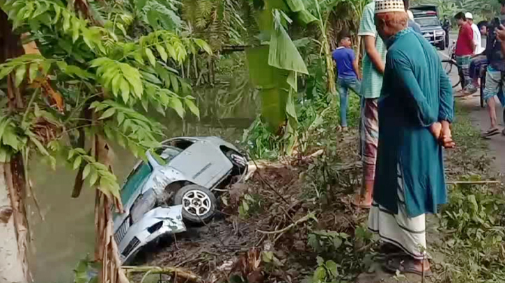 পিরোজপুরে প্রাইভেটকার খালে পড়ে শিশুসহ নিহত ৮