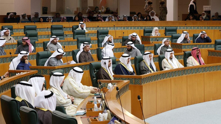 Kuwait approves new government amid political crisis