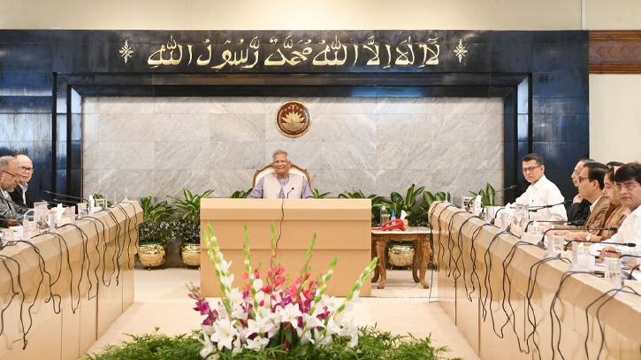 Chief Adviser holding meeting with secretaries