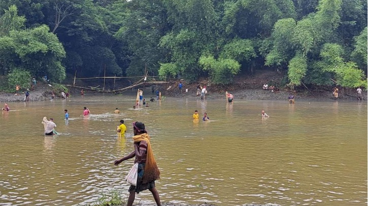 Thousands gather for annual fishing festival