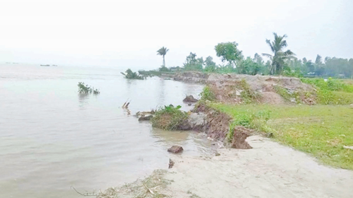 Illegal sand mining threatens river, arable lands