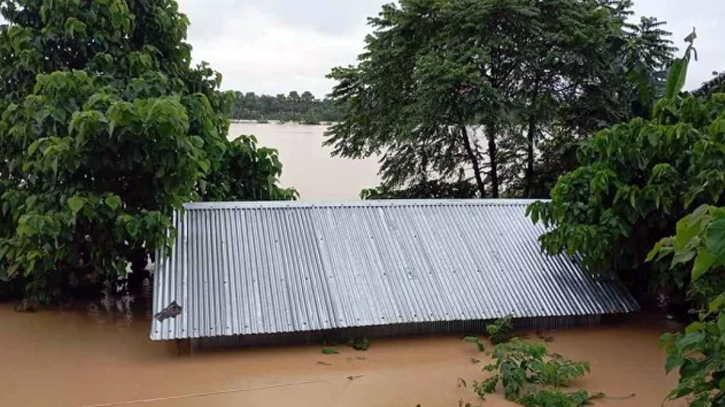 1235 mobile towers out of order in 10 flood-hit districts: BTRC