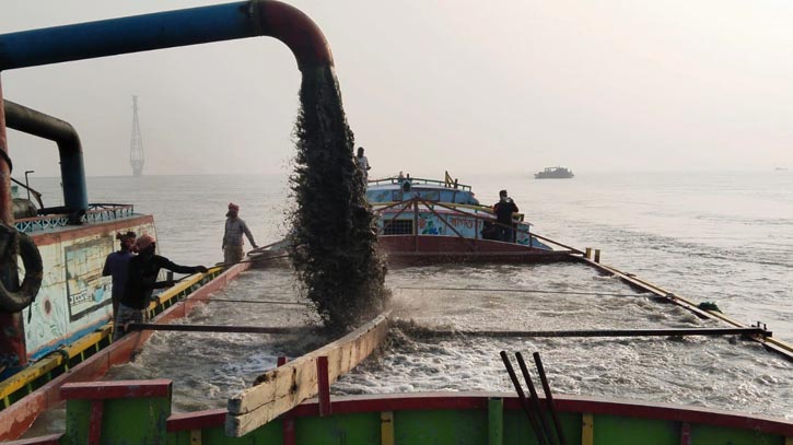 Illegal sand extraction exacerbating riverbank erosion, threatening lives in Manikganj