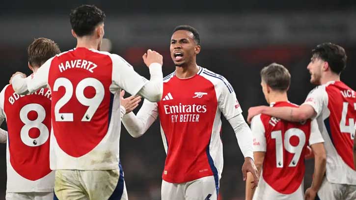 Arsenal edge Spurs to reignite title race with a 2-1 comeback win