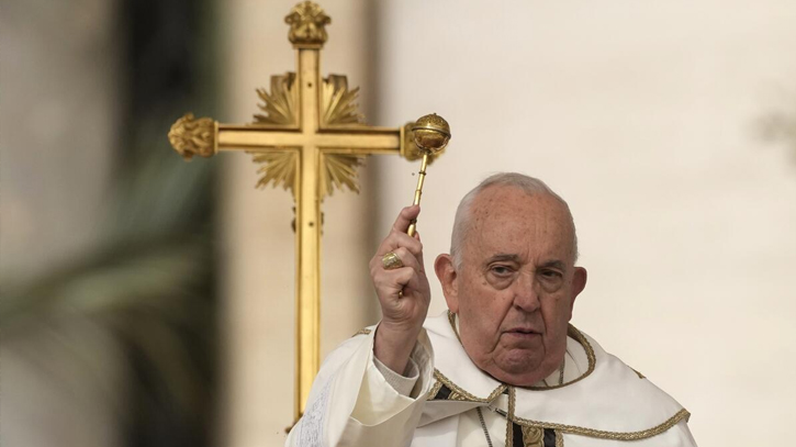 Pope overcomes health concerns