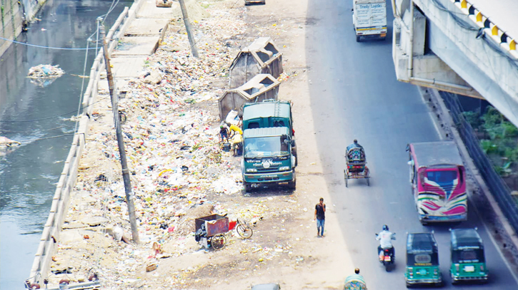 Commuters suffer as garbage woes plague key road in Ctg 