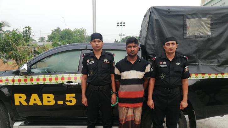 Top terror held with 10 one-shooter guns in Rajshahi