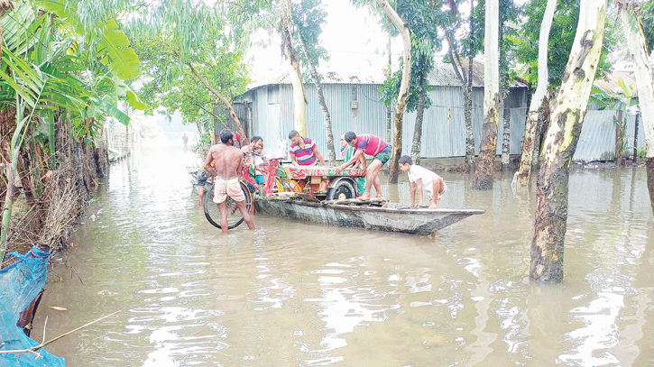 Teesta swells alarmingly, flooding low-lying areas