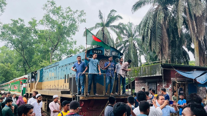 Quota protest: students create 5 km tailback on Dhaka-Ctg highway