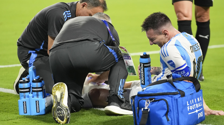 Lionel Messi exits Copa America final with apparent leg injury