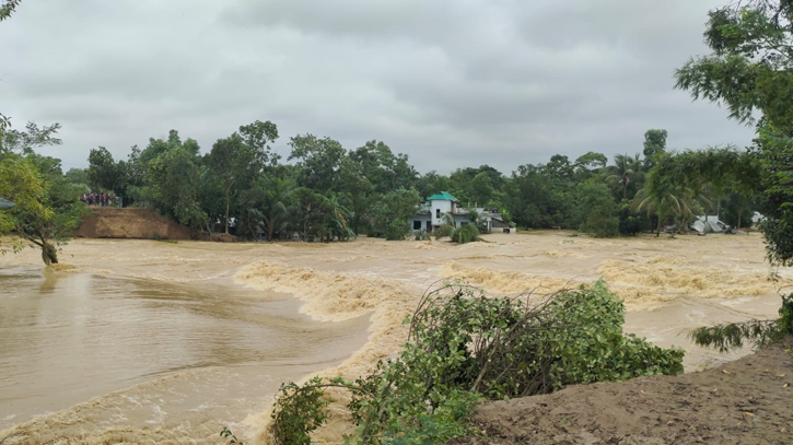 New areas flooded in Cumilla, 7 lakh people still trapped