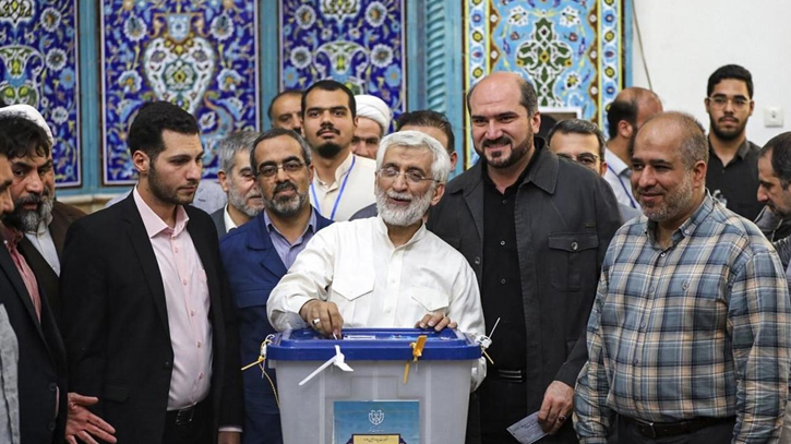 Saeed Jalili leads in early Iran presidential election results