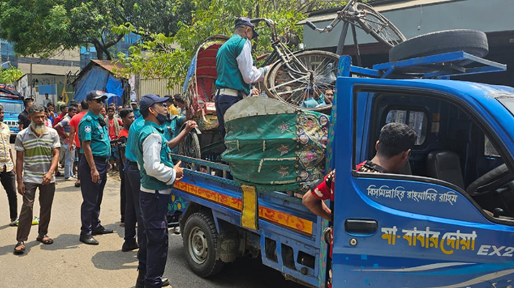 Tejgaon Traffic Police eradicated illegal rickshaw lanes  