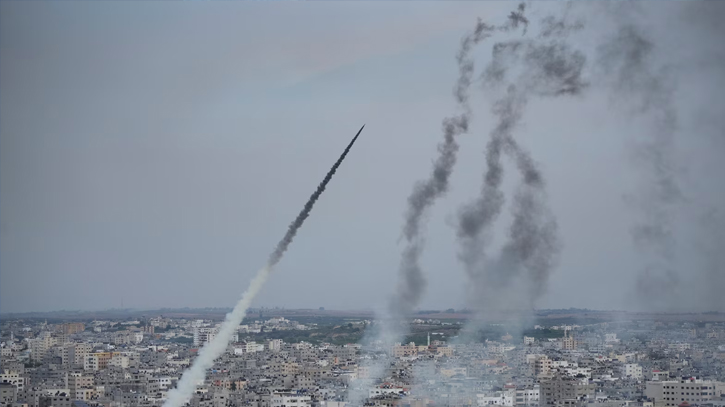 Hezbollah fires scores of rockets at northern Israel