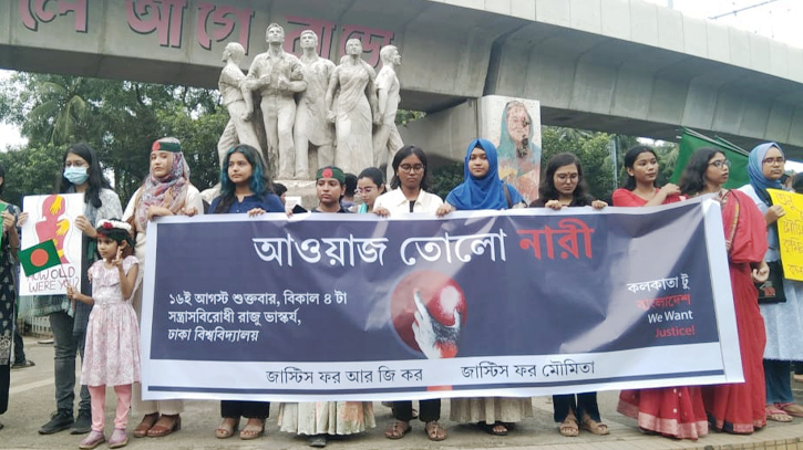 Human chain at DU over doctor rape in India