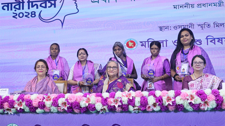 PM hands over best Joyeeta Award to 5 women