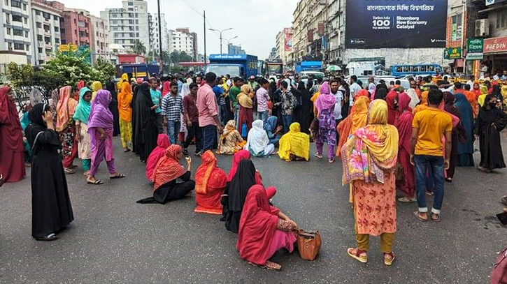 RMG workers’ demonstration disrupts traffic on Airport road