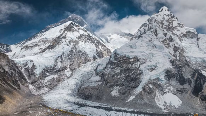 Indian climber dies after Everest bid