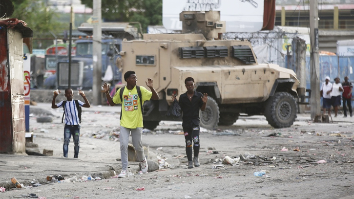 Gunfire paralyzes Haiti as powerful gang leader says he will try to detain police chief, ministers