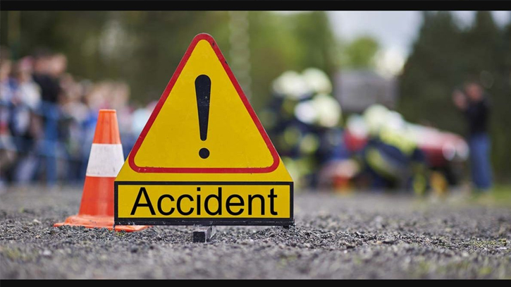 Two die in separate road accidents in Ctg