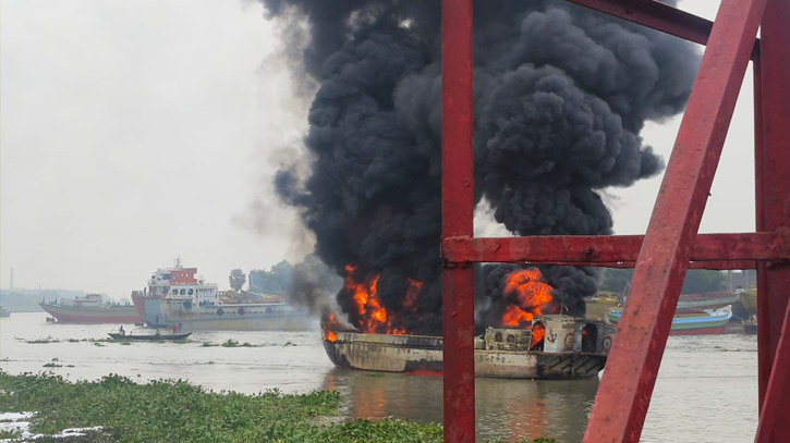 Fire in oil-carrying vessel on Buriganga under control